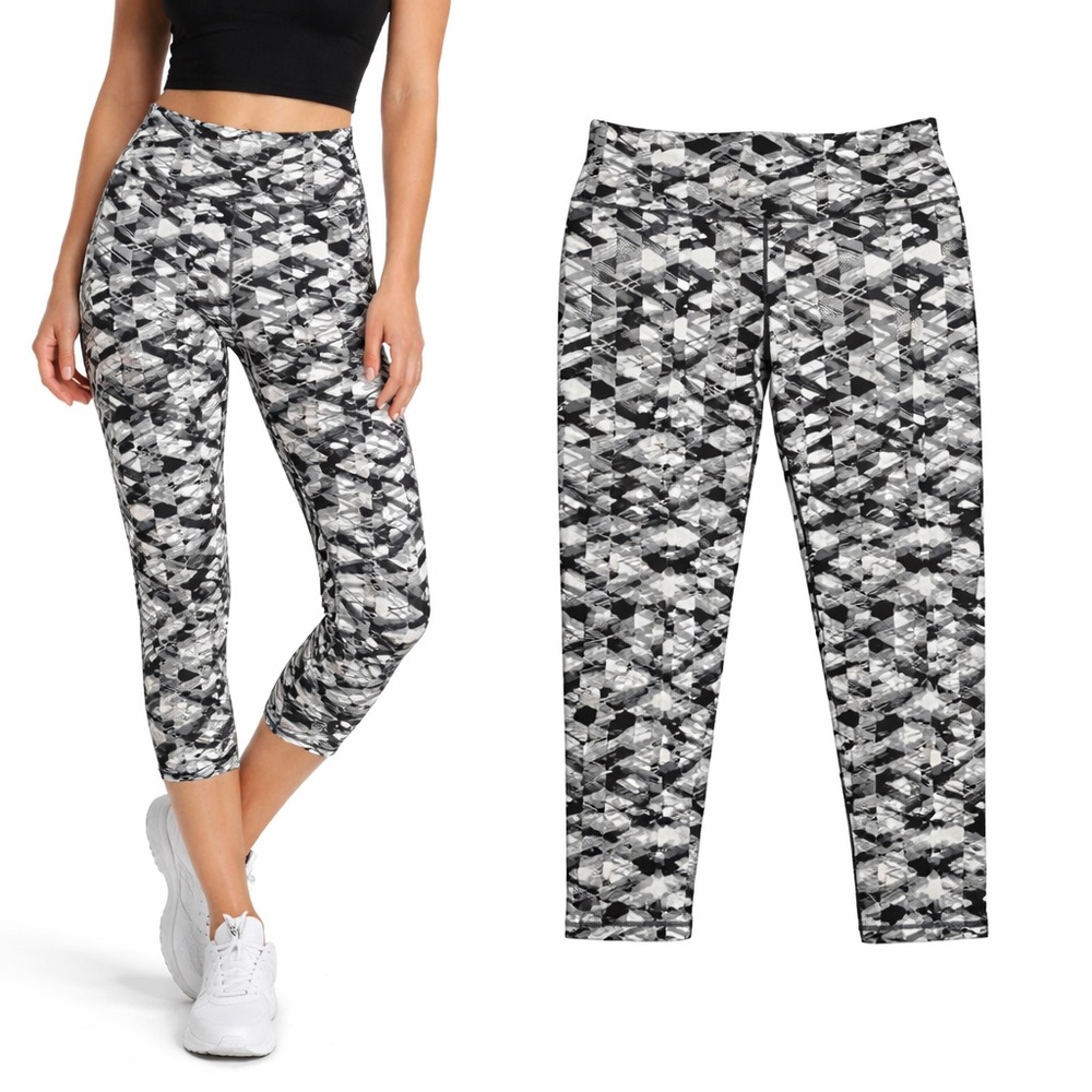 Victoria Sport Knockout‎ Capri Leggings SZ Large Black White Geometric High Rise